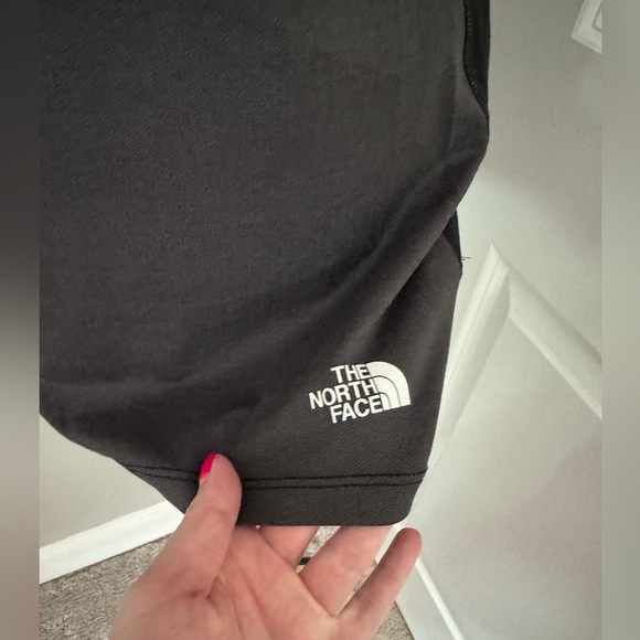 North Face Women’s Athletic Tank Top in Charcoal Gray Size Medium - Picture 2 of 5